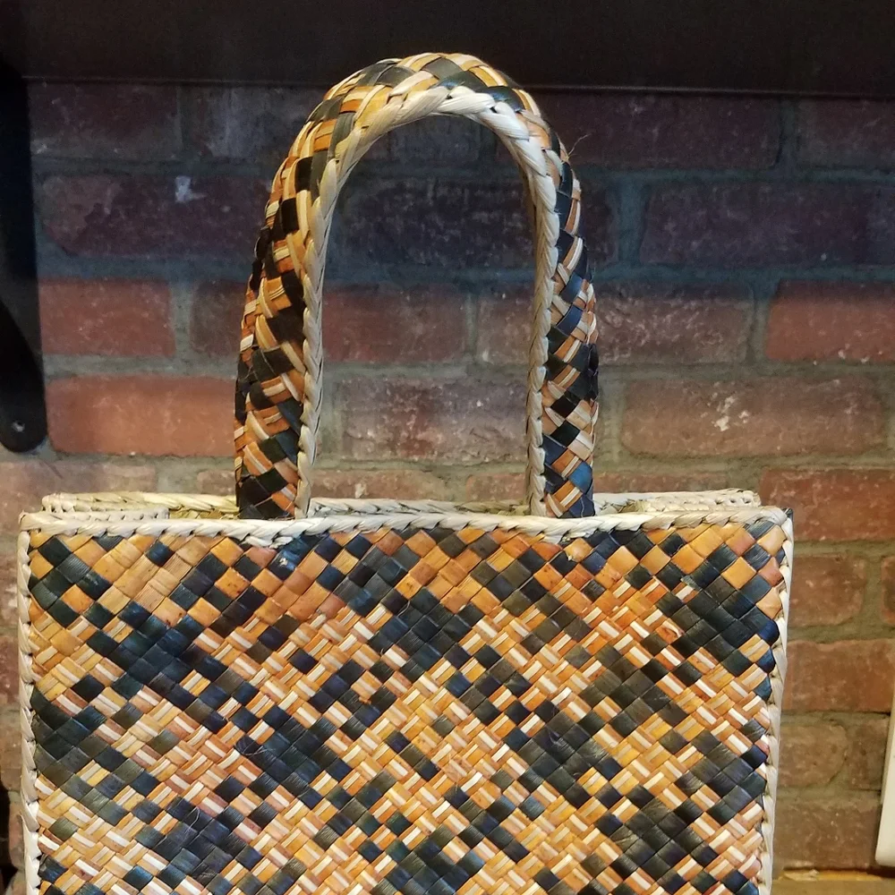 Small Fall Hound's-tooth Like Raffia/Straw Tote
